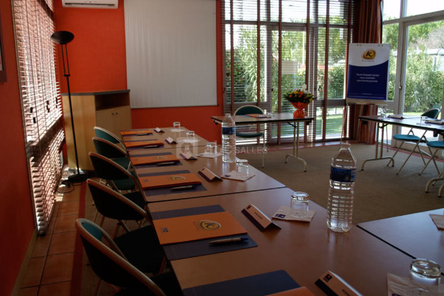 Hôtel Bleu Kyriad Nimes Ouest