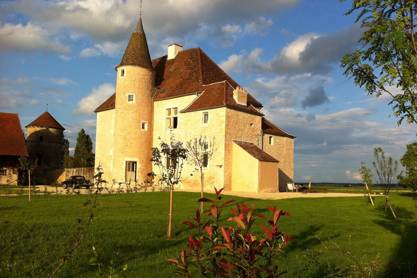 Le Manoir Equivocal