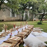Table dans le jardin