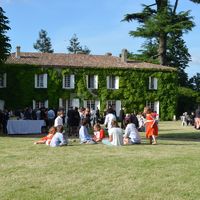 Invités dans la cours d'honneur