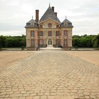 Cour carrée et pavée