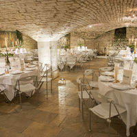Dîner dans le caveau de réception