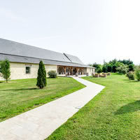 SALLE LOLA