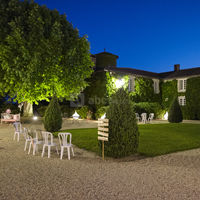 La cour interieure la nuit