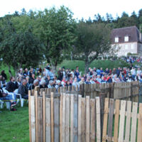 Behourd dans le verger