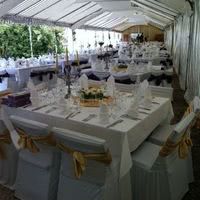 Sous la tonnelle face au chateau