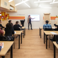 Jusqu'à 25 personnes format écoliers
