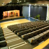 Grande salle en réunion
