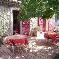 Façade en pierres de taille entrée sud