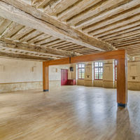 Dans les écuries, salle d'Armaillé
