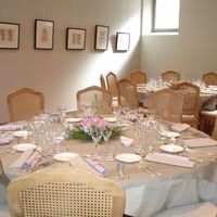 Mise en place en tables rondes
