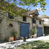 Ferme de la haute maison - ses chambres d'hôtes et sa tour de guet du 14ème siècle