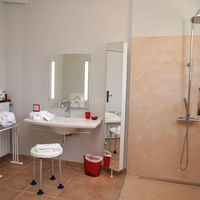 Salle de douche qu'importe le flacon