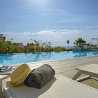 Piscine chauffée et vue mer
