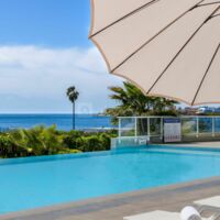 Piscine chauffée et vue mer