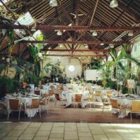 Diner assis pour un mariage
