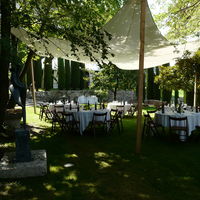 Terrasse aux magnolias sous voile