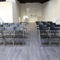 Salle bar en mode réunion
