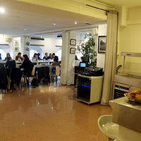 Salle en mode réunion de travail