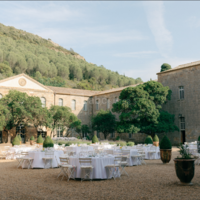 La Cour Louis XIV en configuration dîner assis