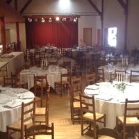 Salle feutrée rouge