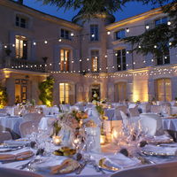 Diner sur la terrasse du Château d'Alphéran