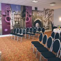 Salon de 85 m² Buffet Fond de Salle en Théâtre