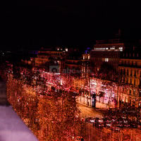 Vue de nuit de la terrasse sur tout les monuments de Paris