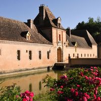 Dépendances côté douves