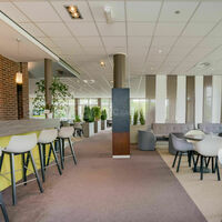 Bar et petit salon