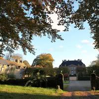 Château de Carneville - vue depuis l'allée principale