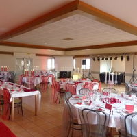 Salle césar mariage rouge
