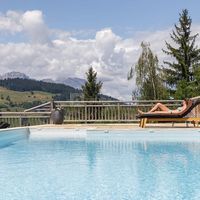 Piscine extérieure ouverte l'été