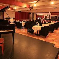 Piano bar