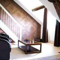 Salon Suite Junior