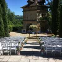 La descente vers le Pigeonnier : escalier avec larges marches pour 170 chaises