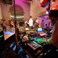 DJ