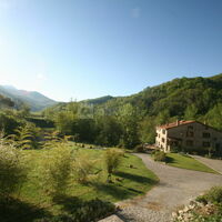 Mas Manyaques dans son écrin de montagnes