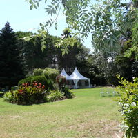 Chapiteau dans le parc