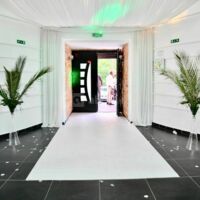 Accueil dans verrière décorée