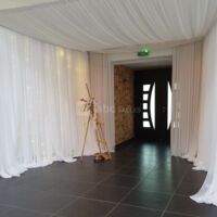 Accueil dans verrière décorée