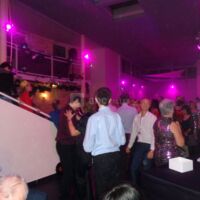 Soirée dansante dans verrière