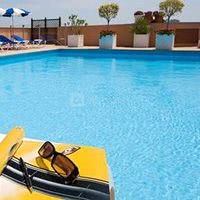 Piscine et solarium