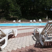 Au bord de la piscine