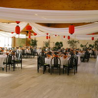 Salle des banquet (décorée ici pour un mariage)