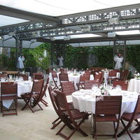 Repas dans l'orangerie