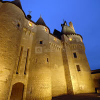Fougères la nuit