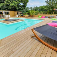 Piscine extérieure et espace détente