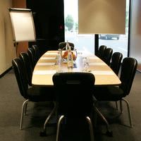 Salon avec table atrium pour 2 à 8 personnes