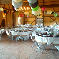 La grande salle décor multicolor